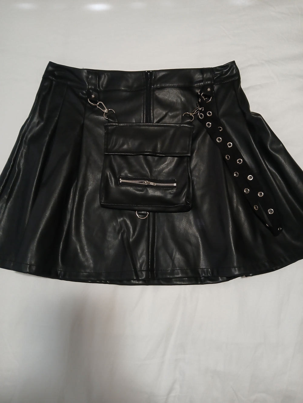 SHEIN Black Faux Leather Circle Skirt with Detachable Pouch
